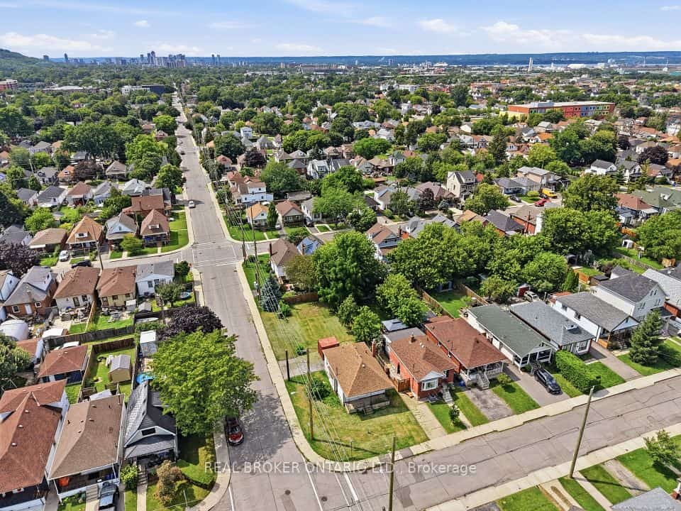 67 Huxley Avenue N, Hamilton, ON L8H 4P3