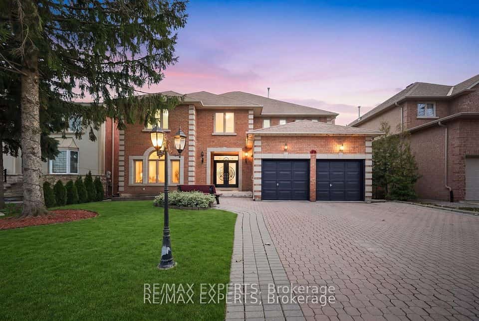 11 Horizon Court, Richmond Hill, ON L4B 3G1