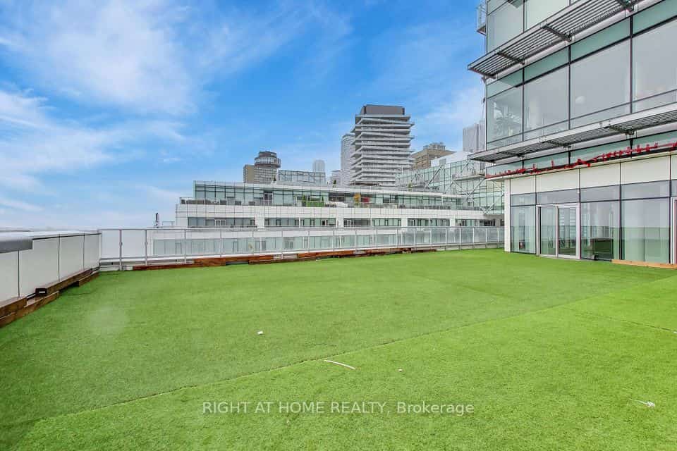 39 Queens Quay E #1126, Toronto, ON M5E 0A5