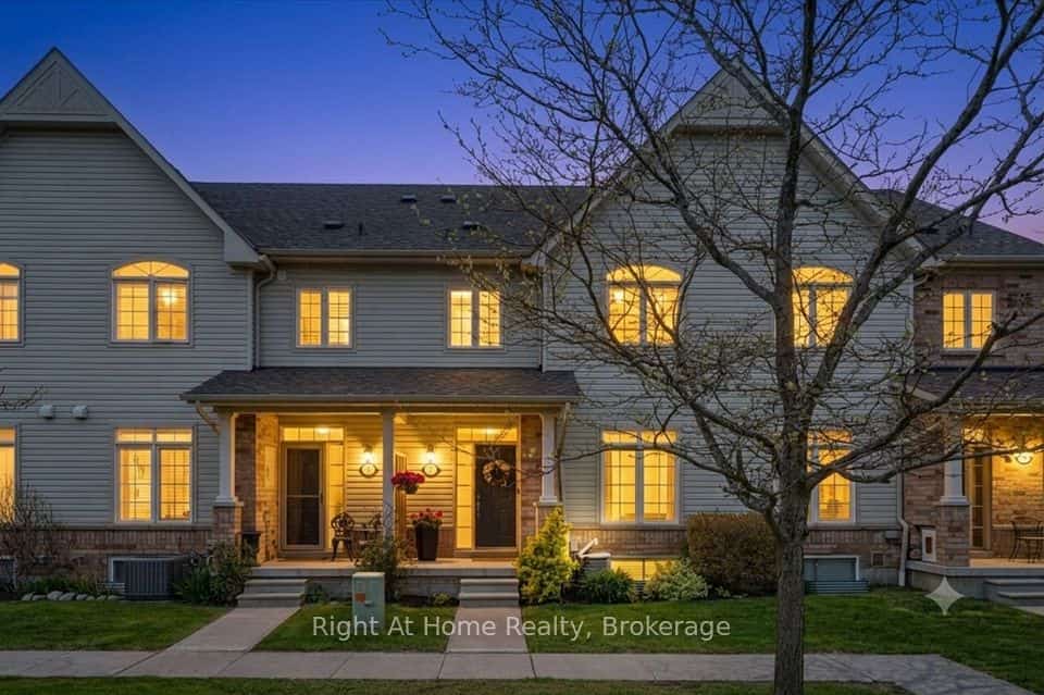 17 Wicker Park Way, Whitby, ON L1R 0C8