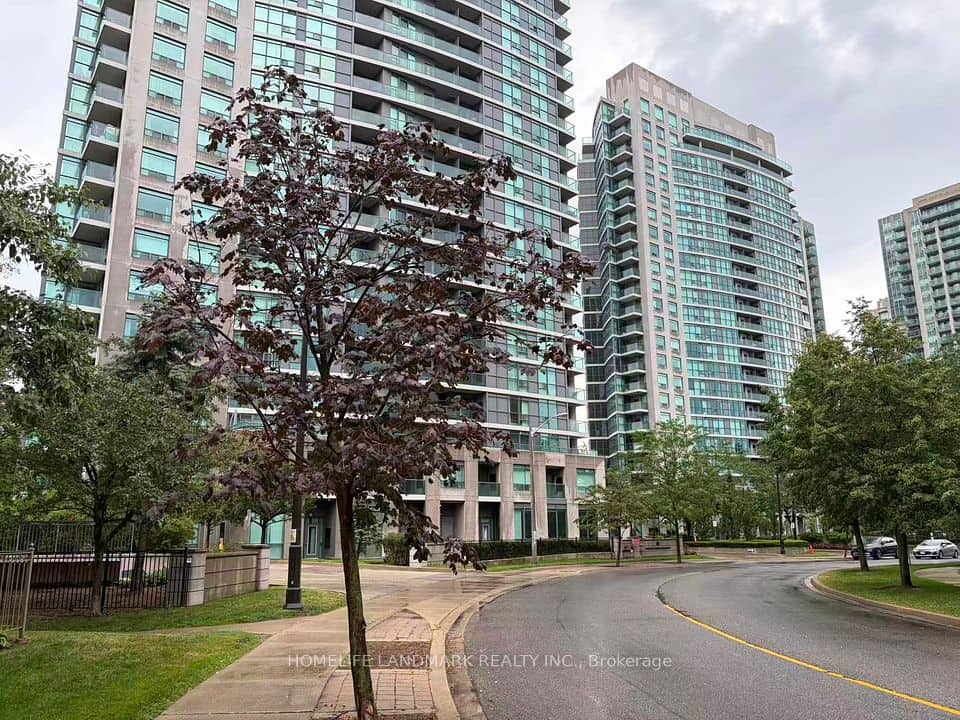 28 E Harrison Garden Boulevard E, Toronto