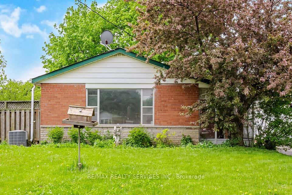 27 Hadrina Street, Brampton, ON L6X 2J5