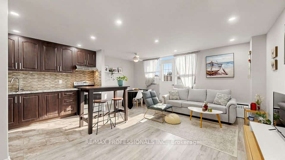 100 Dundalk Drive #809, Toronto, ON M1P 4V2