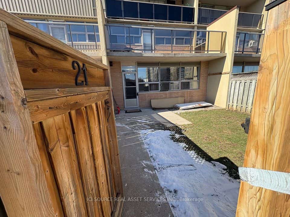 15 Nicklaus Drive #21, Hamilton, ON L8K 5J5