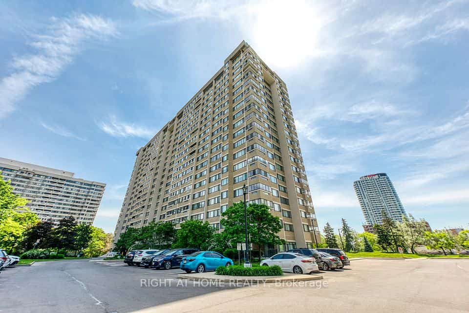 50 Elm Drive E #607, Mississauga, ON L5A 3X2