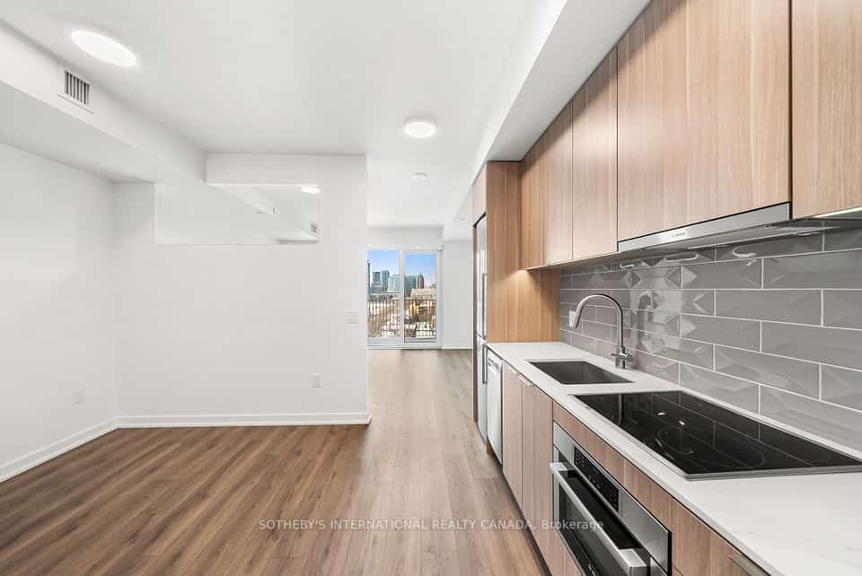 88 Bathurst Street #1113, Toronto, ON M5V 0W8