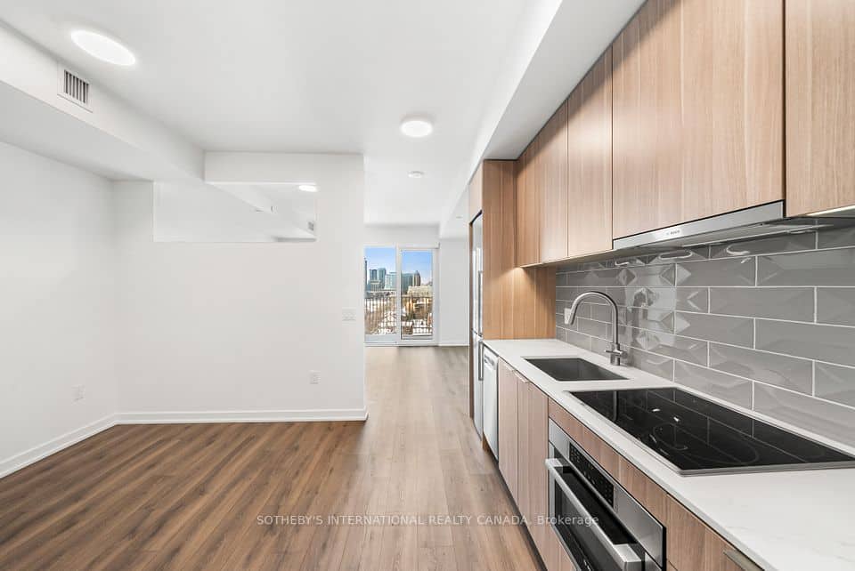 88 Bathurst Street, Toronto