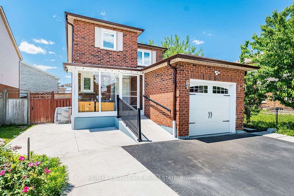 6 Stalbridge Avenue, Brampton, ON L6Y 4H1
