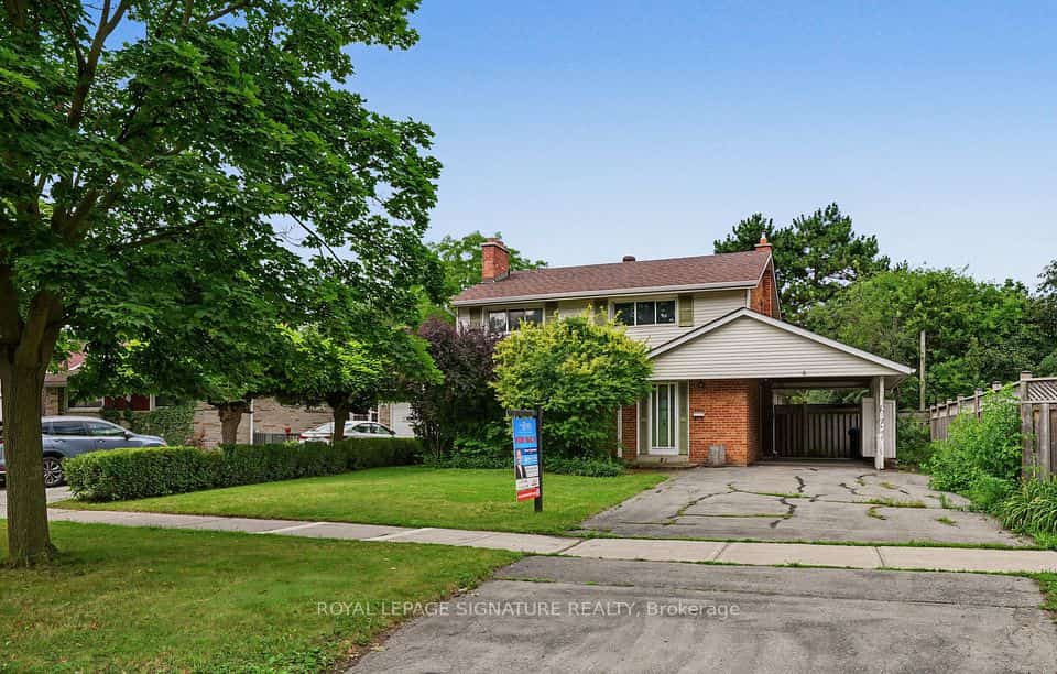 8 Underhill Drive, Toronto, ON M3A 2J2