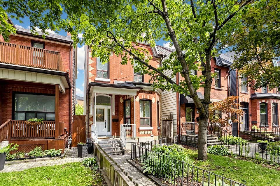 123 robert Street, Toronto, ON M5S 2K5