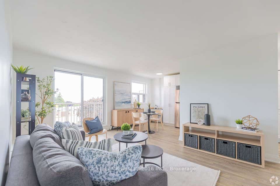 718 Lawrence Road E #501, Hamilton, ON L8K 1Z6