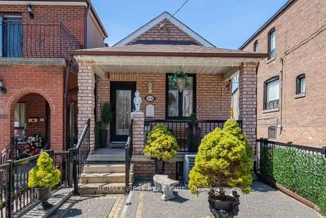 524 Salem Avenue N, Toronto, ON M6H 3E1