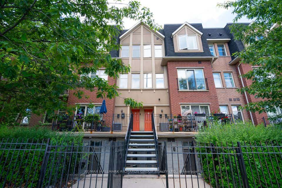 1496 Victoria Park Avenue #245, Toronto, ON M4A 2M6