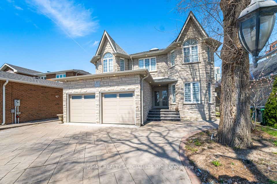 57 Fairview Road W, Mississauga, ON L5B 1K7