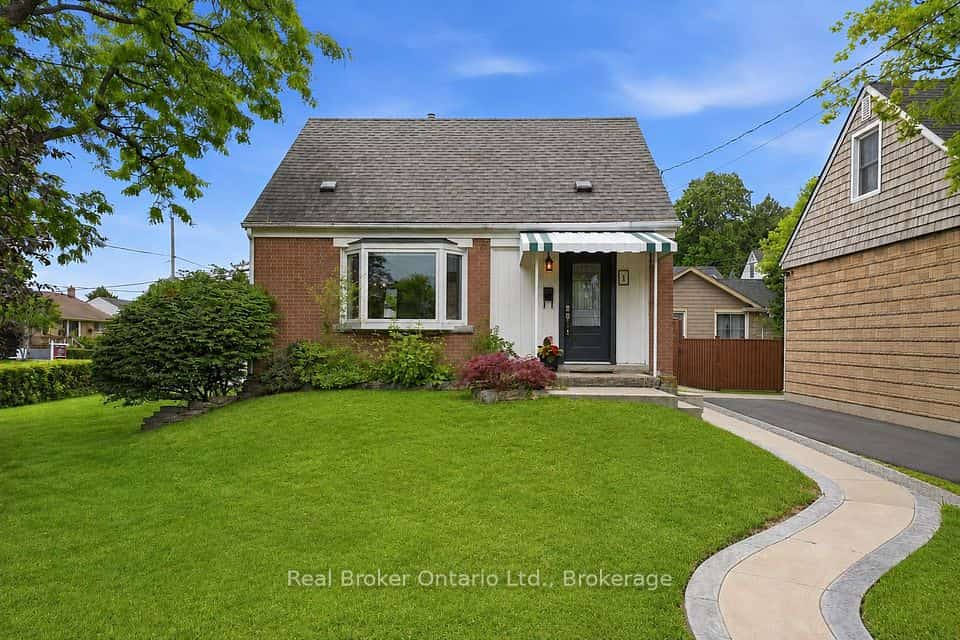 1 Janis Court, Hamilton, ON L9H 1S8