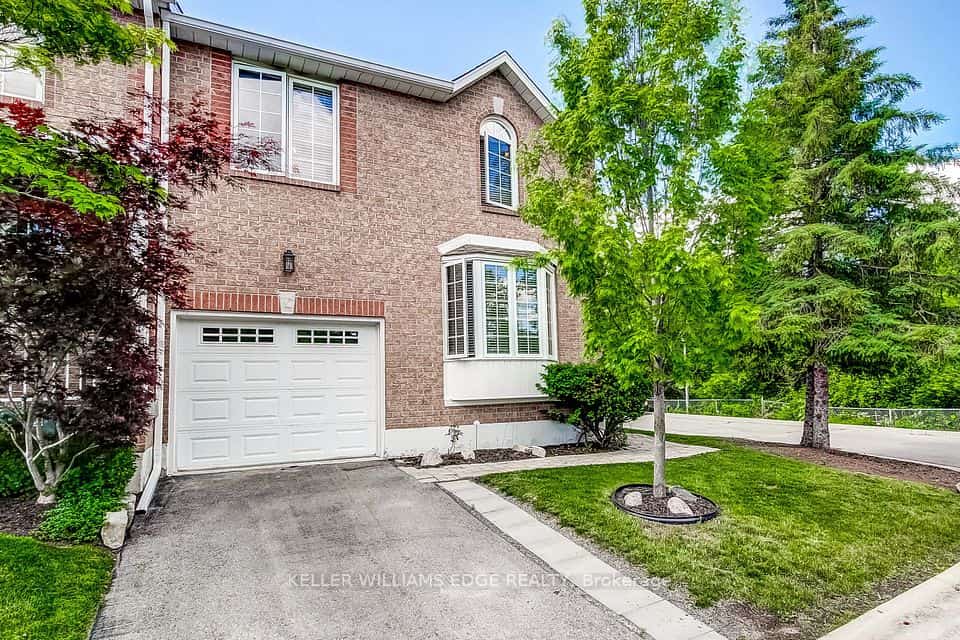 4 Victoria Street #16, Hamilton, ON L9H 2B8