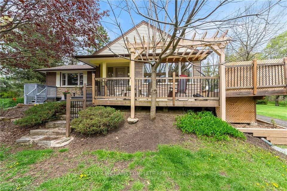 569 CRANE Court, Burlington, ON L7P 4Y8