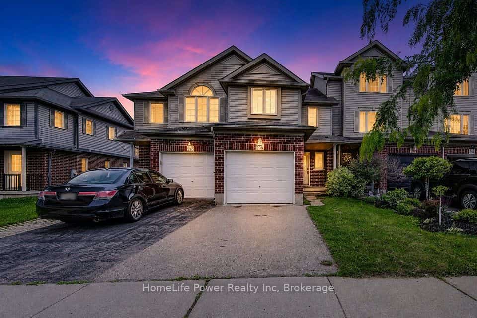 208 Featherstone Crescent, Kitchener, ON N2R 1Z4