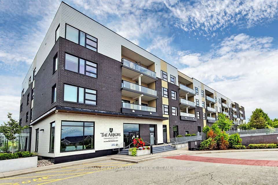 555 William Graham Drive #213, Aurora, ON L4G 3H9