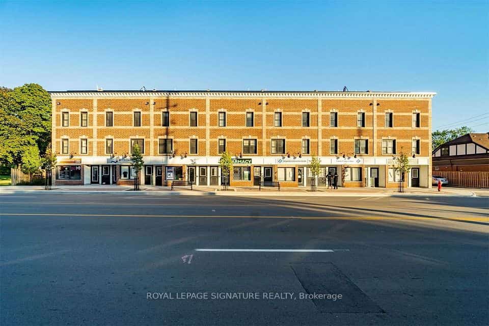 760 Lakeshore Road E #202, Mississauga, ON L5E 1C7