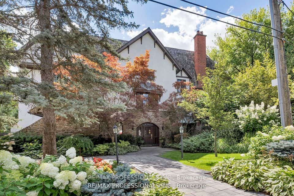 71 Old Mill Road #304, Toronto, ON M8X 1G9