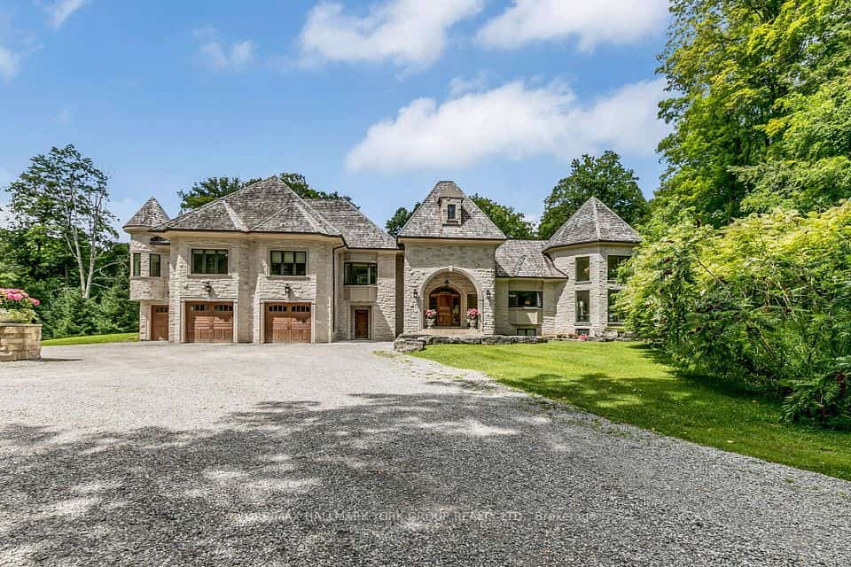 1865 Davis Drive W, King, ON L3Y 4V9