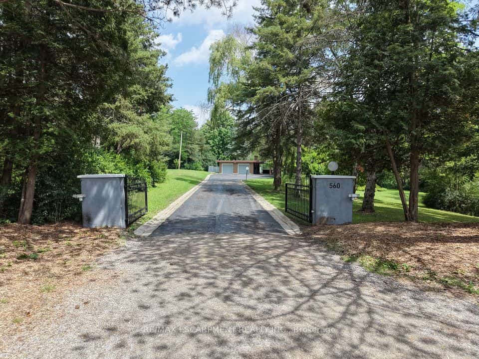 560 CRANE Court, Burlington, ON L7P 4Y8