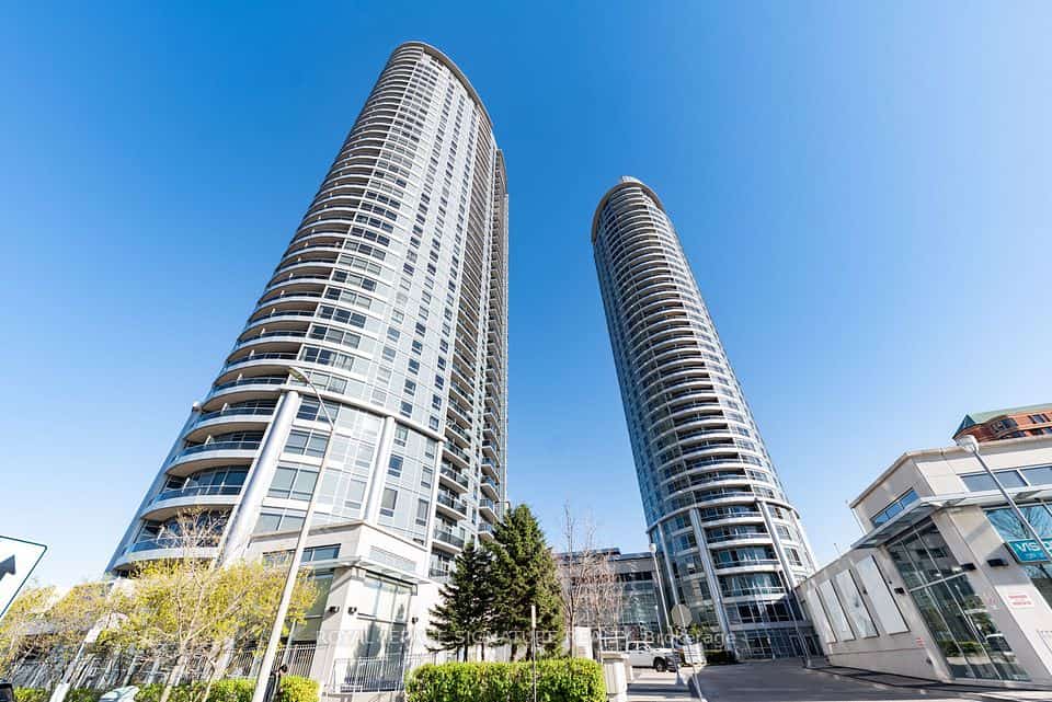 135 Village Green Square #1423, Toronto, ON M1S 0G4