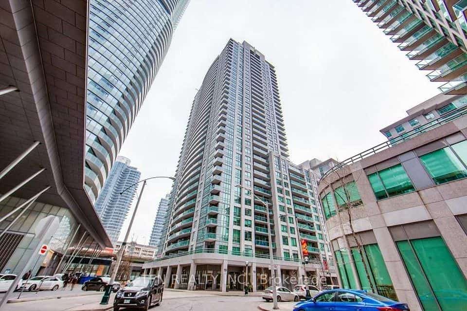 19 Grand Trunk Crescent #3306, Toronto, ON M5J 3A3