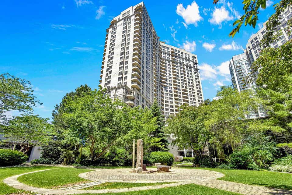 3888 Duke Of York Boulevard #927, Mississauga, ON L5A 4P5