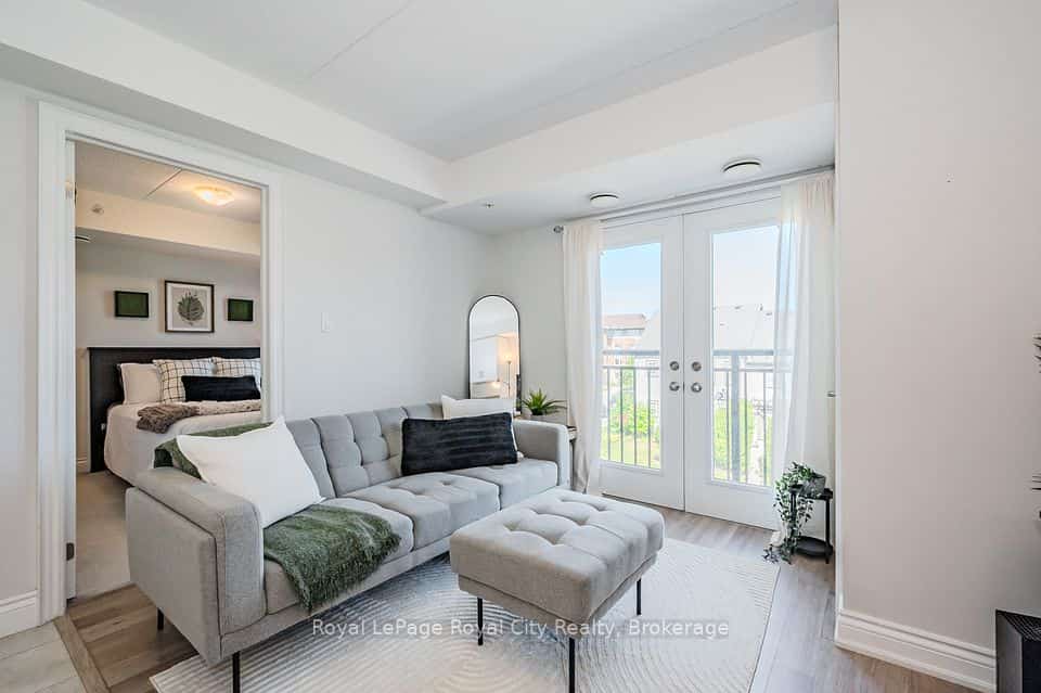 64 FREDERICK Drive #304, Guelph, ON N1L 0K7