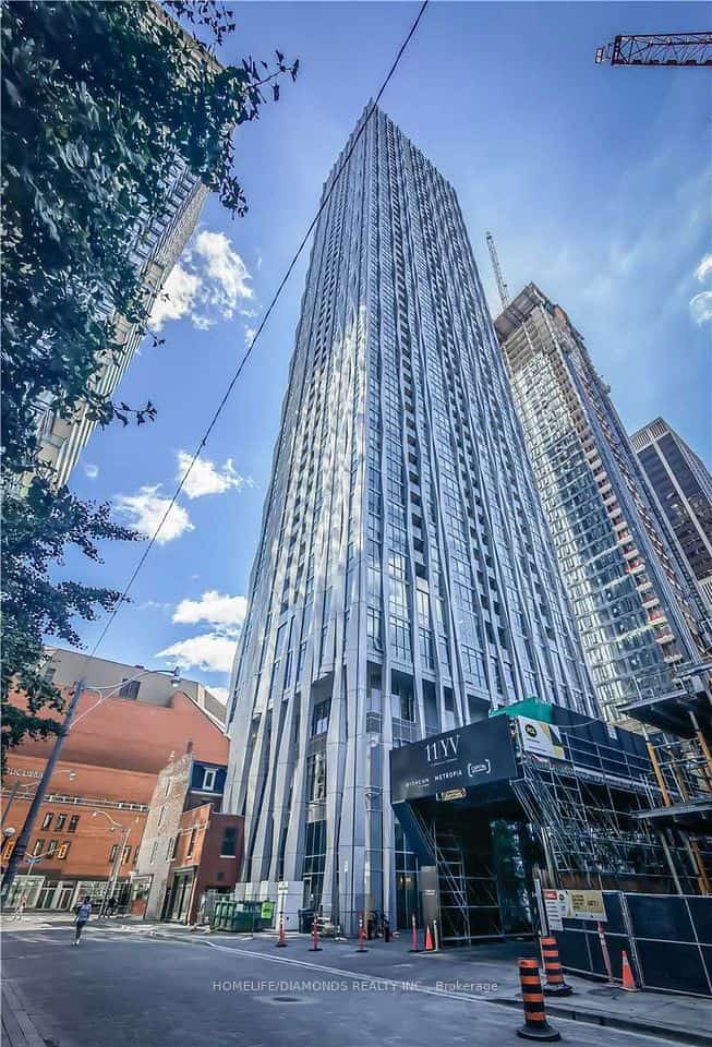 1 Yorkville Avenue #3302, Toronto, ON M4W 1L1