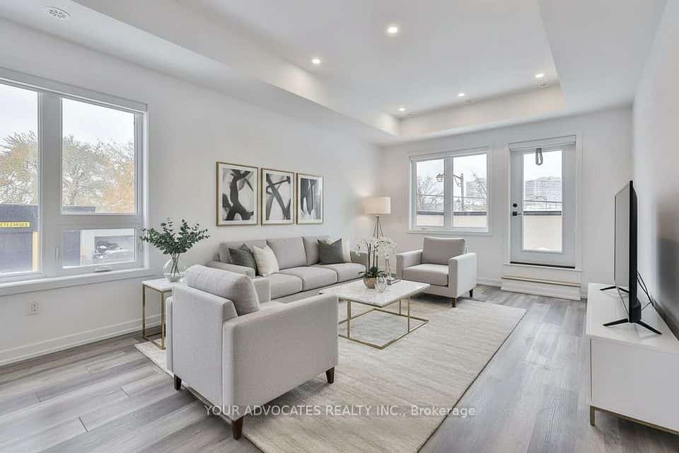 9 Vivian Road, Toronto, ON M1M 0E4