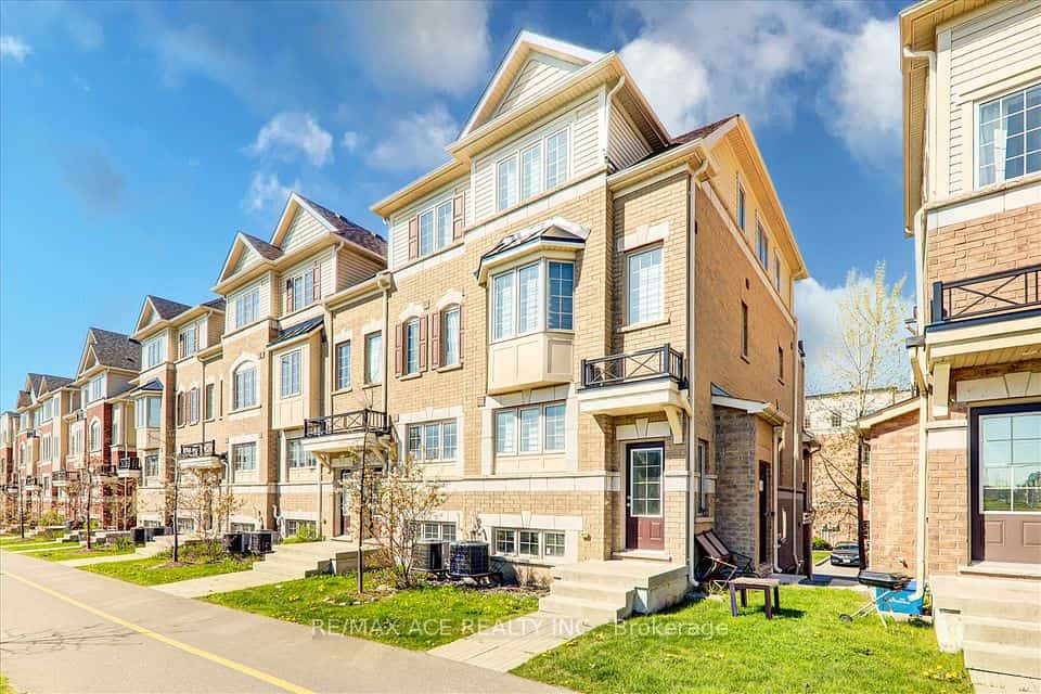 2538 Rosedrop Path, Oshawa, ON L1L 0H4