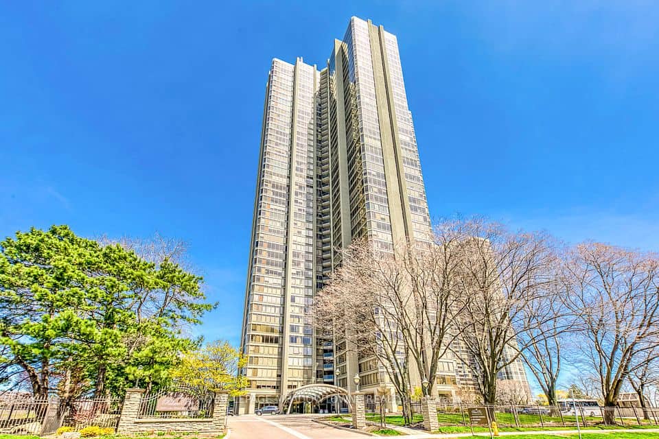 2045 Lakeshore Boulevard W, Toronto