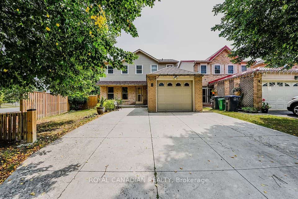 2 Mayberry Court, Brampton, ON L6S 5A9