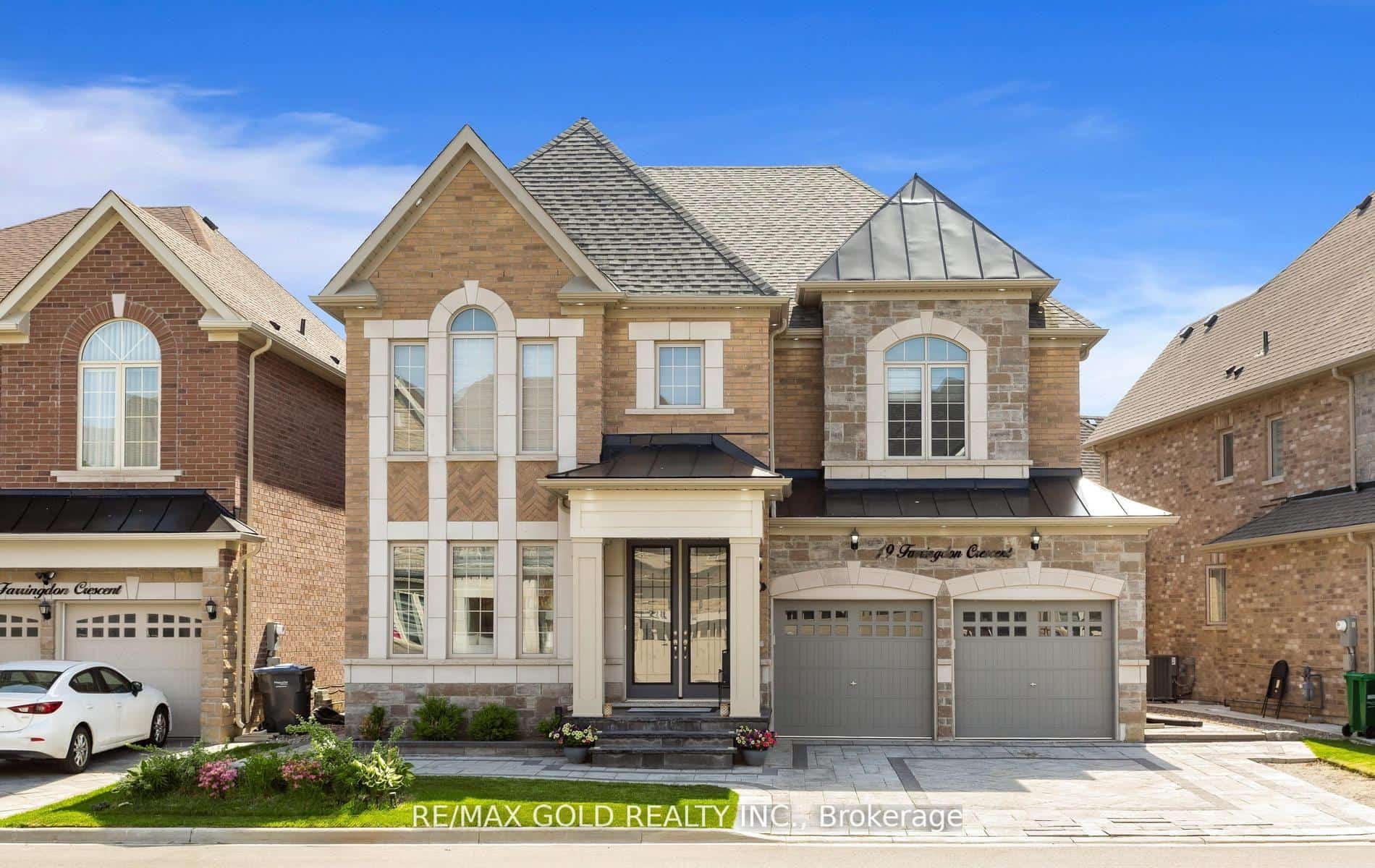 19 Farringdon Crescent, Brampton, ON L7A 4Z6