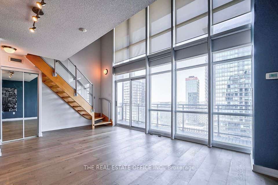 15 Fort York Boulevard #3905, Toronto, ON M5V 3Y4