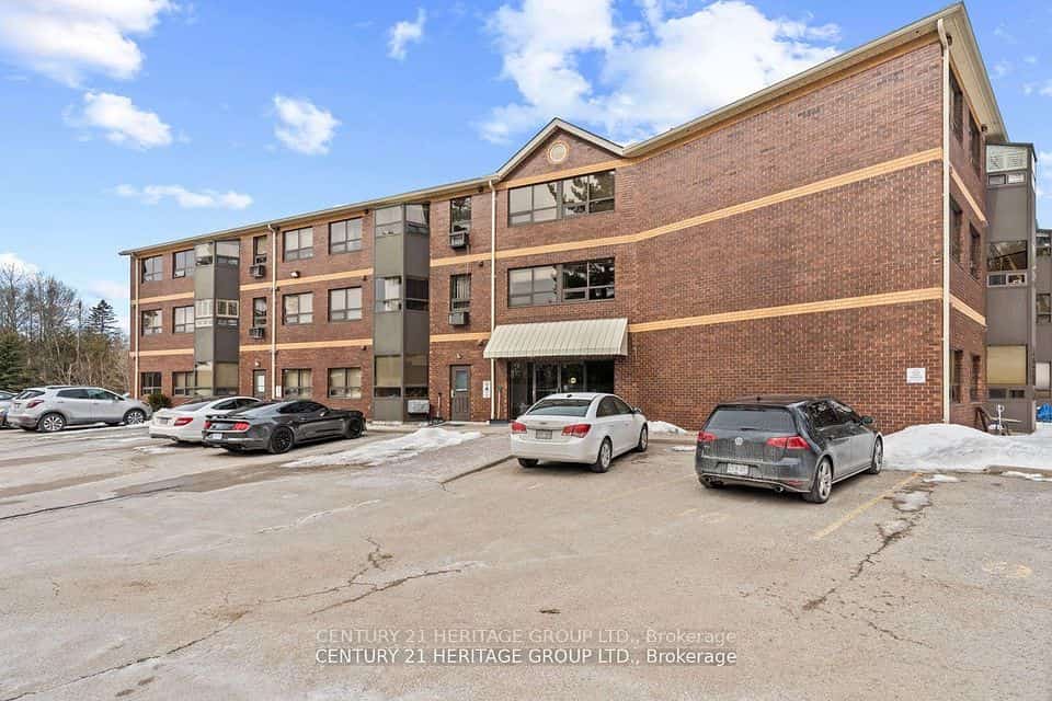 166 Olive Street #105, East Gwillimbury, ON L9N 1M9