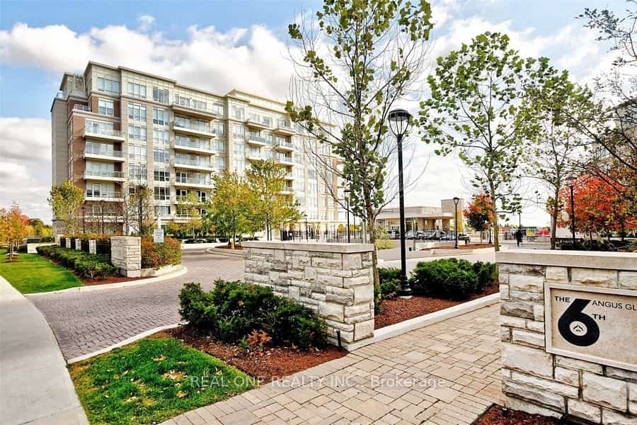 15 Stollery Pond Crescent #612, Markham, ON L6C 0Y4