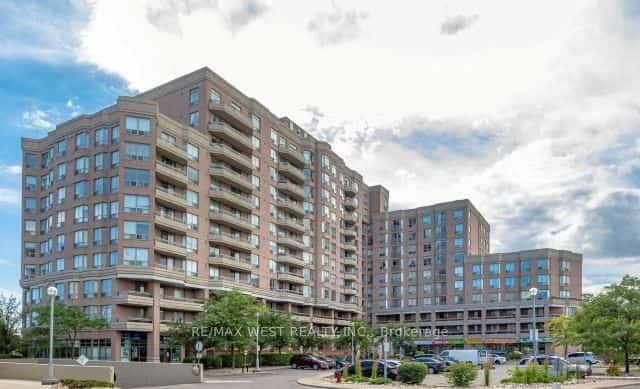 1700 Eglinton Avenue #PH7, Toronto, ON M4A 2Z4