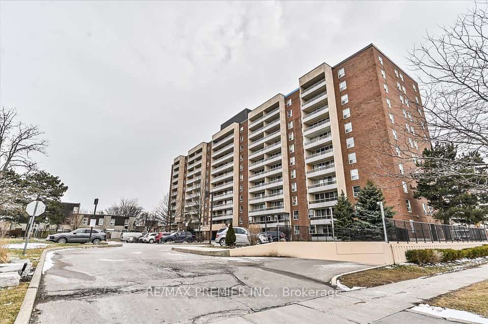 25 Four Winds Drive #604, Toronto, ON M3J 1K8