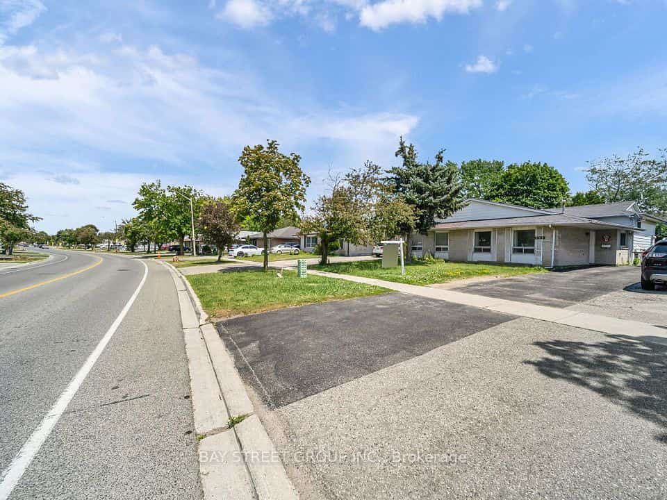 3068 Morning Star Drive, Mississauga, ON L4T 1X2