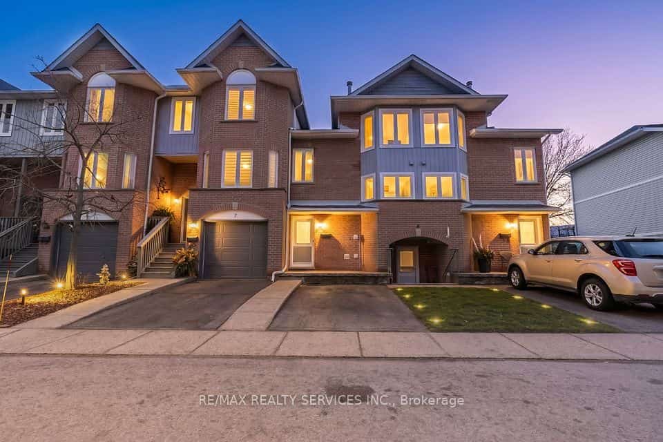245 Bishop Street S #9, Cambridge, ON N3H 5N2
