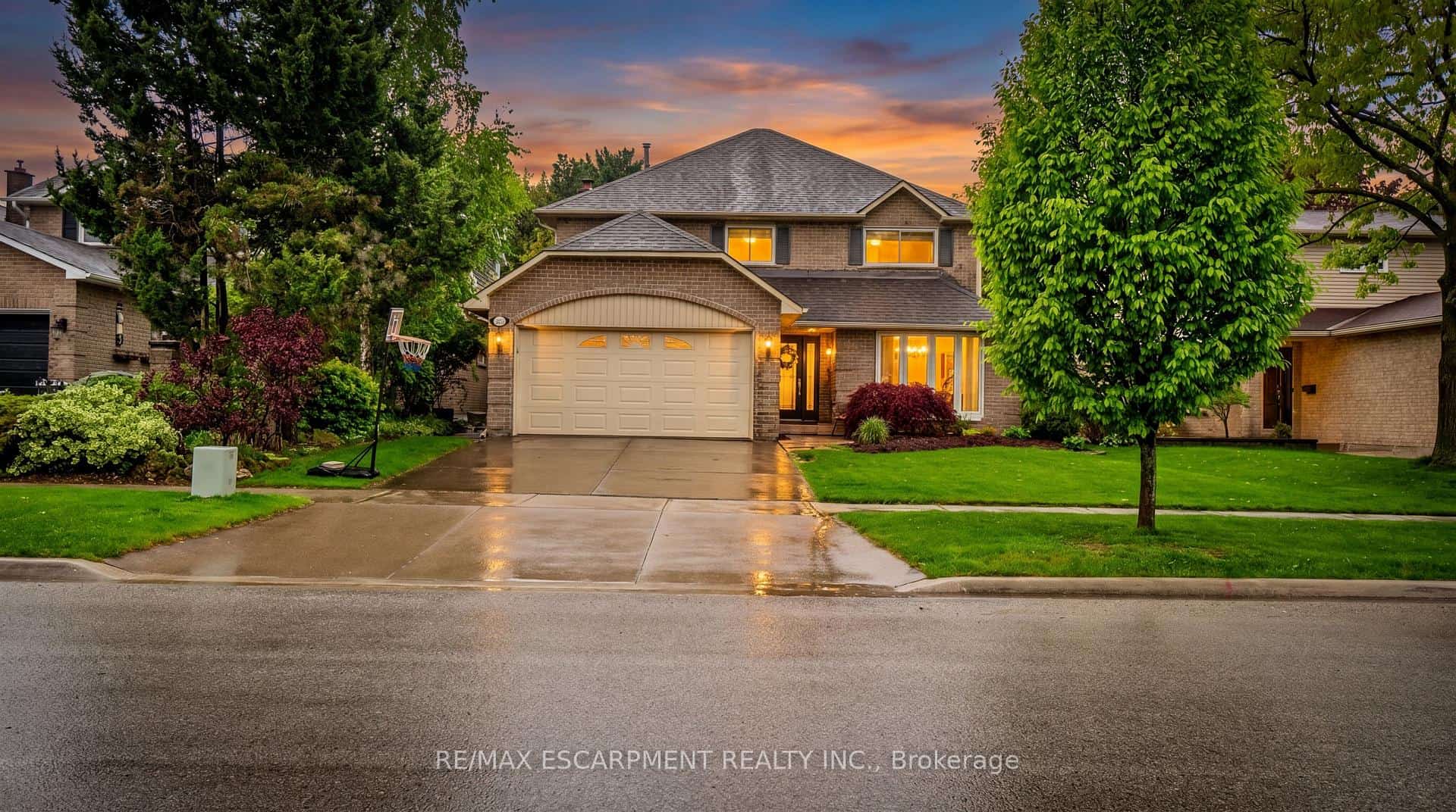 2393 Arnold Crescent, Burlington, ON L7P 4J2