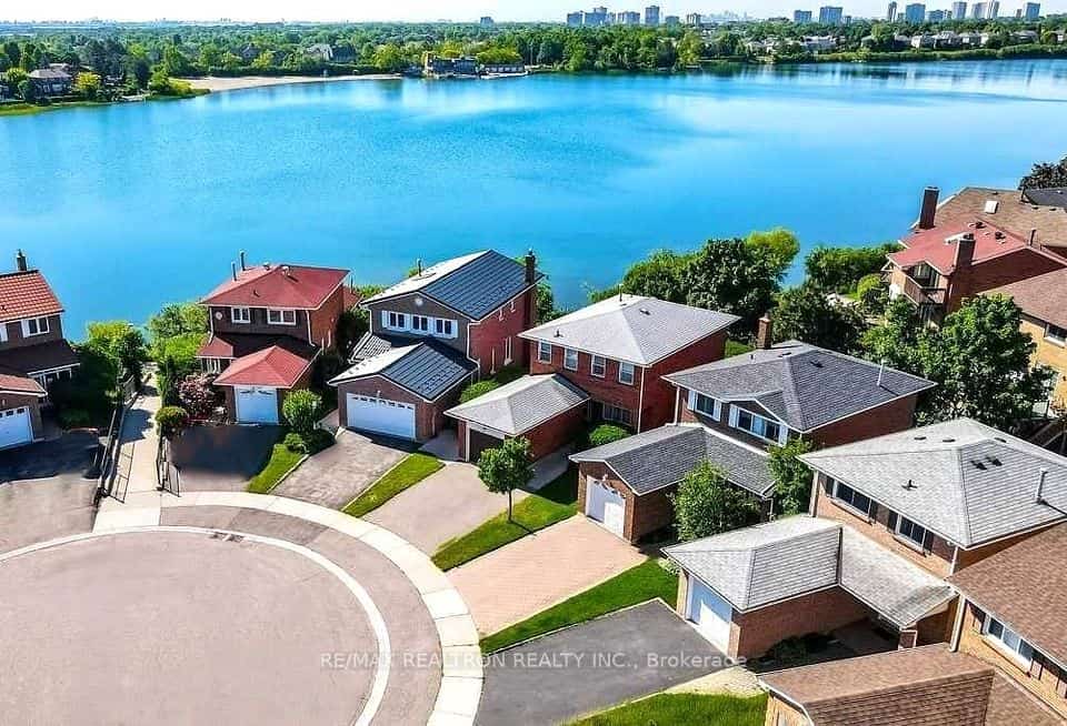 22 Peaceful Place, Brampton, ON L6S 4E6