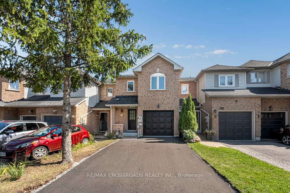 321 Sparrow Circle, Pickering, ON L1V 6Y3