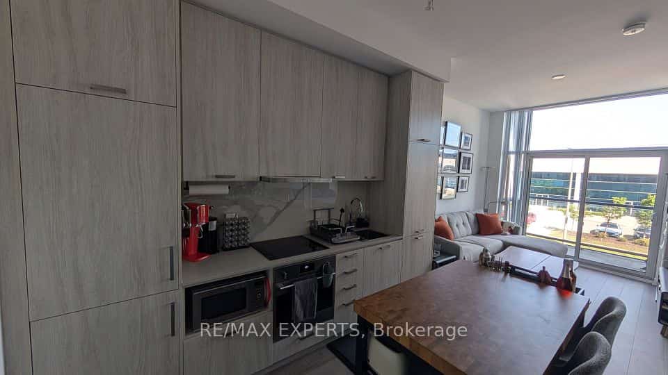 38 Honeycrisp Crescent #216, Vaughan, ON L4K 0M8