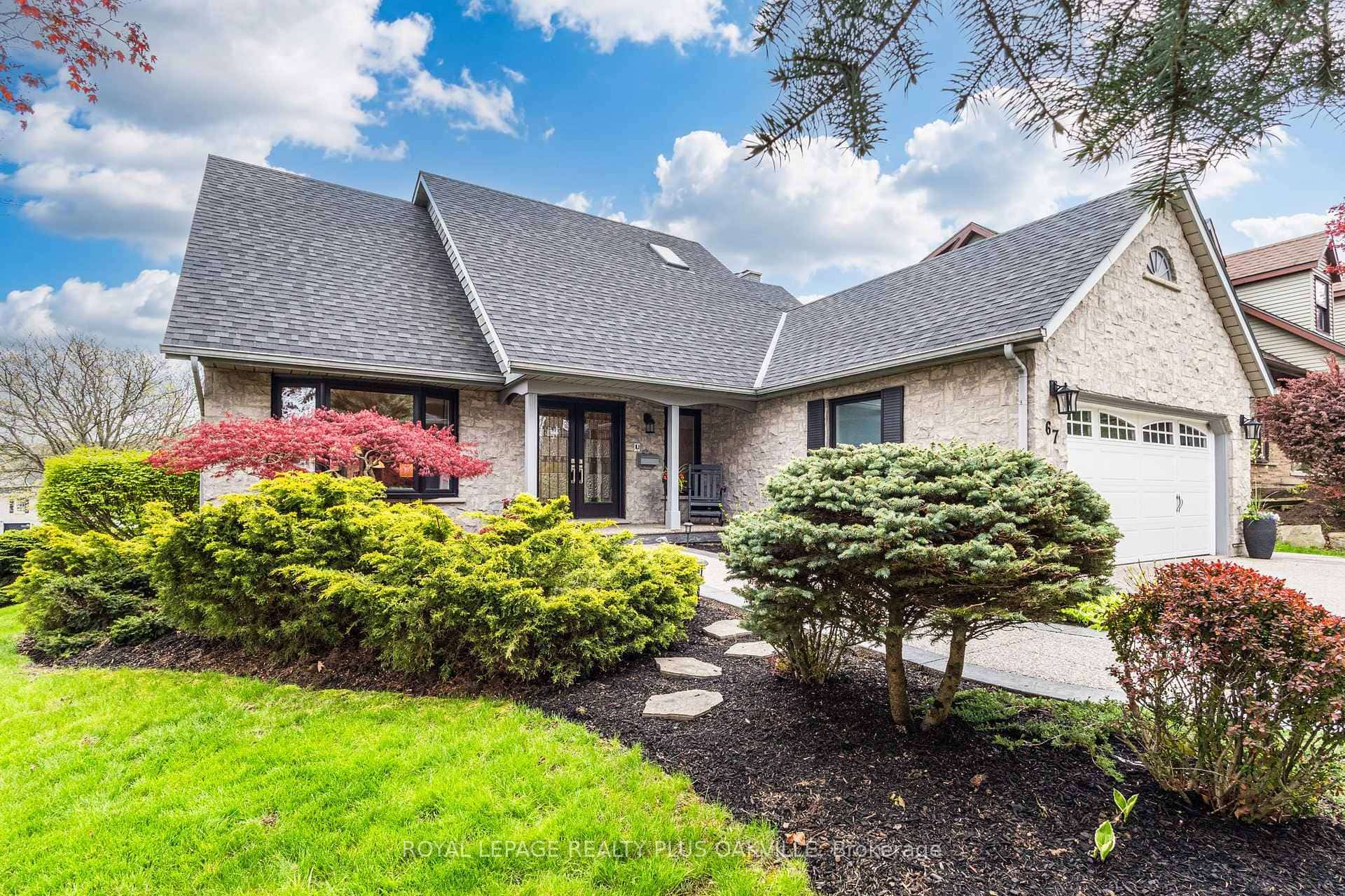 67 Honeysuckle Crescent, Hamilton, ON L9K 1B2