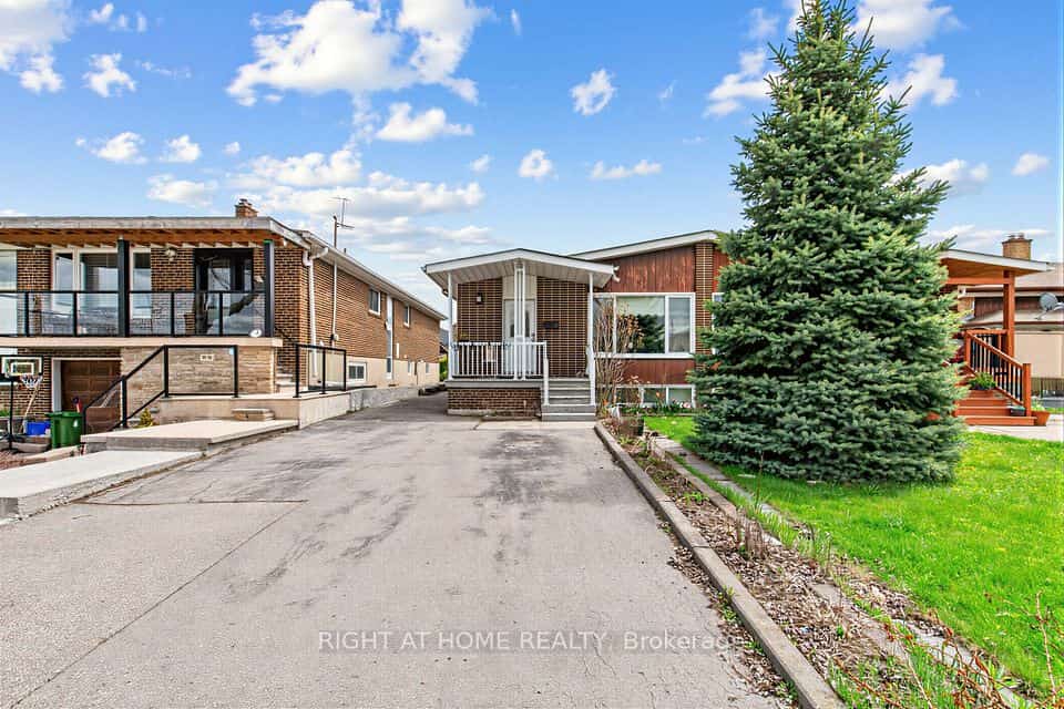 5 Thwaite Avenue, Toronto, ON M3L 2C8